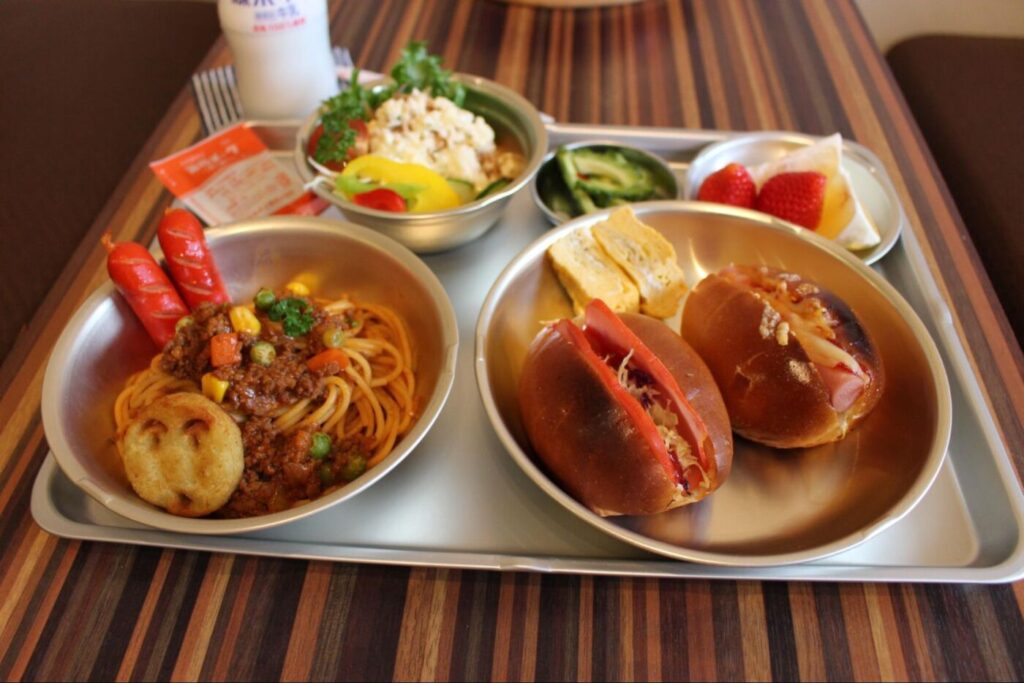 ボリュームたっぷりの 給食風ランチを楽しんで タウンみやざき