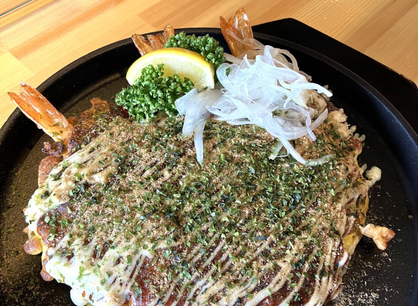 オープン・グルメ】大阪仕込みのお好み焼きを隠れ家空間でゆったりと 